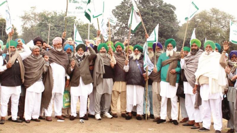 Farmers protest against Chief Minister Farmers protest against Chief Minister