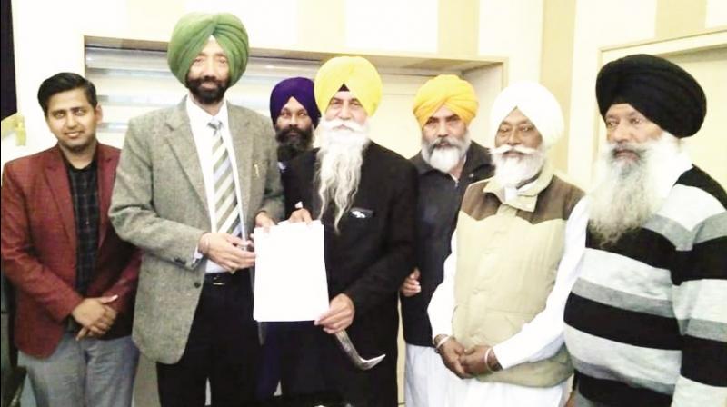 Baldev Singh Sirsa submit memorandum to the DC Baldev Singh Sirsa submit memorandum to the DC