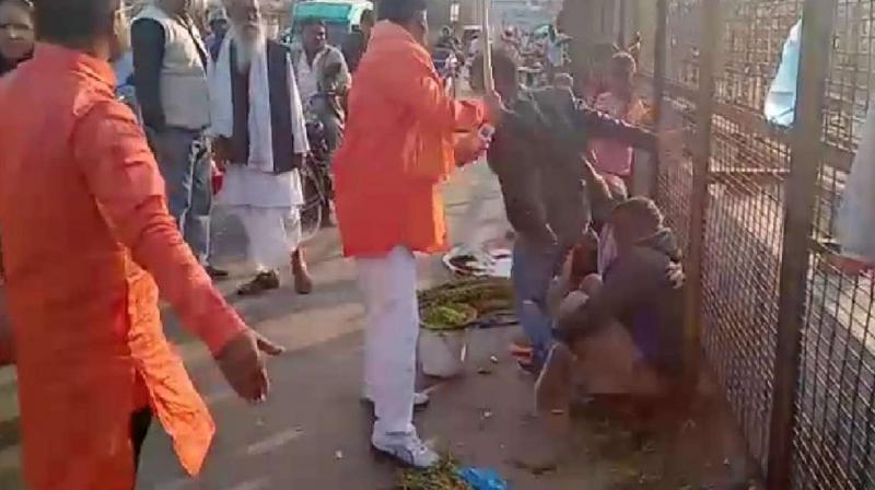 Kashmiri beaten up in Lucknow Kashmiri beaten up in Lucknow