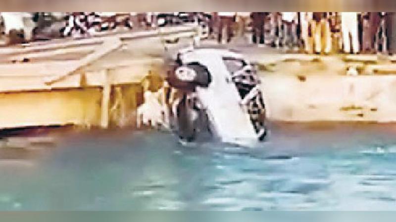 Man missing last 2 months found dead body in a car drowned in the canal Man missing last 2 months found dead body in a car drowned in the canal