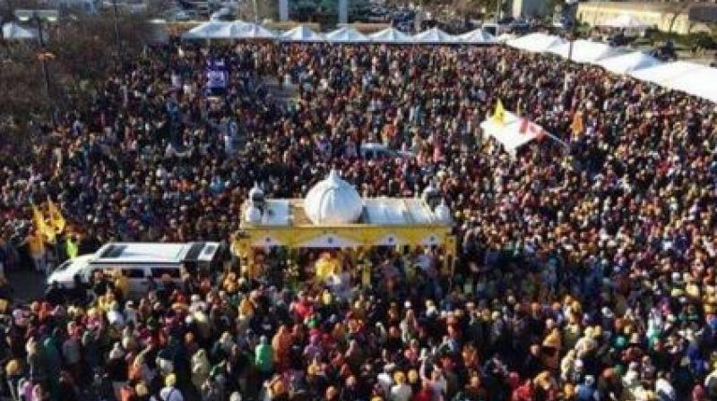 The gigantic town kirtan decorated The gigantic town kirtan decorated
