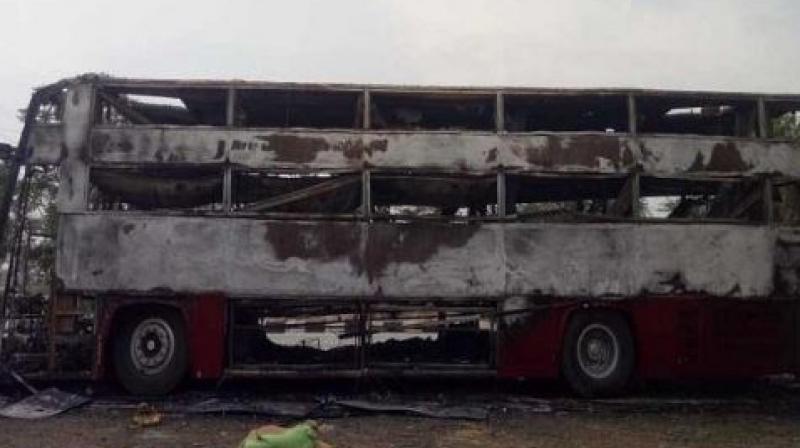 A fierce fire on the bus A fierce fire on the bus