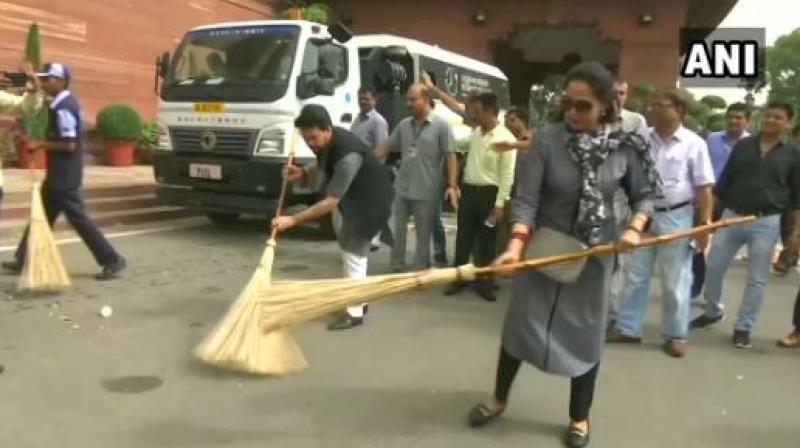 Hema Malini and BJP MPs Hema Malini and BJP MPs