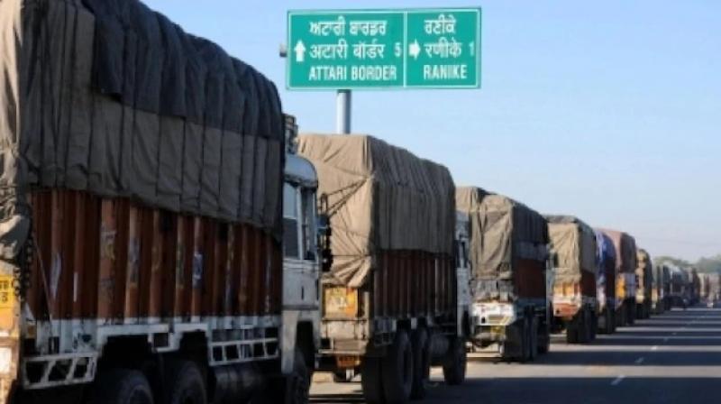 Pakistan returned three trucks loaded with indian goods from wagah