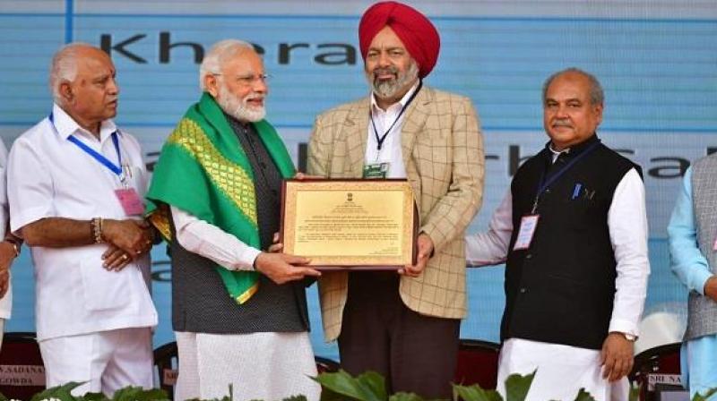 Pm Modi with Kissan Surjit Singh Pm Modi with Kissan Surjit Singh