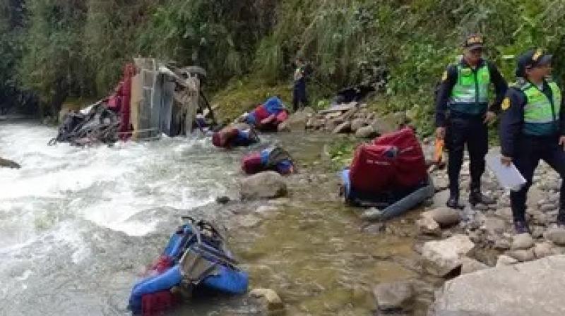 Big bus accident in Peru, 25 dead, many passengers washed down the river