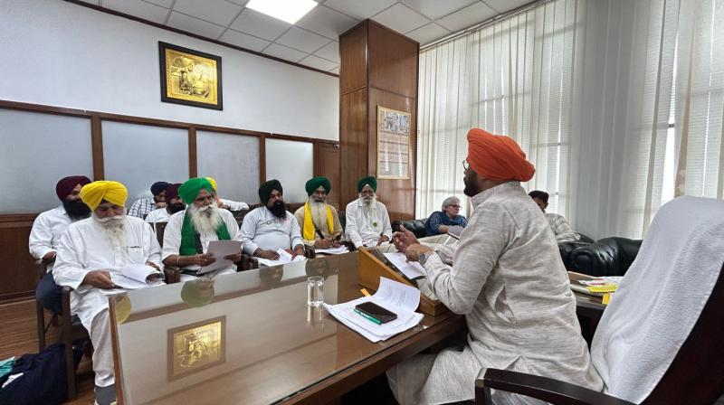 Kuldeep Singh Dhaliwal held a meeting with representatives of the Sanyukat Kisan Morcha (Non-Political) Kuldeep Singh Dhaliwal held a meeting with representatives of the Sanyukat Kisan Morcha (Non-Political)