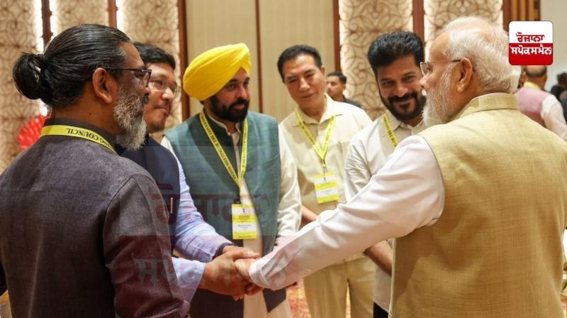PM ਨਰਿੰਦਰ ਮੋਦੀ ਦੀ ਅਗਵਾਈ ’ਚ ਨੀਤੀ ਆਯੋਗ ਦੀ ਮੀਟਿੰਗ, CM ਭਗਵੰਤ ਮਾਨ ਨੇ ਪੰਜਾਬ ਦੀ ਆਵਾਜ਼ ਕੀਤੀ ਬੁਲੰਦ PM ਨਰਿੰਦਰ ਮੋਦੀ ਦੀ ਅਗਵਾਈ ’ਚ ਨੀਤੀ ਆਯੋਗ ਦੀ ਮੀਟਿੰਗ, CM ਭਗਵੰਤ ਮਾਨ ਨੇ ਪੰਜਾਬ ਦੀ ਆਵਾਜ਼ ਕੀਤੀ ਬੁਲੰਦ