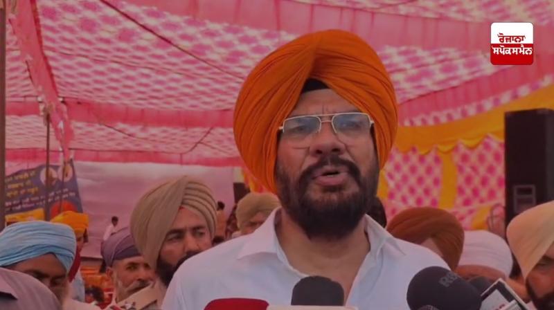 ਐਨਆਰਆਈ ਮੰਤਰੀ ਕੁਲਦੀਪ ਸਿੰਘ ਧਾਲੀਵਾਲ ਜਾਣਕਾਰੀ ਦਿੰਦੇ ਹੋਏ ਐਨਆਰਆਈ ਮੰਤਰੀ ਕੁਲਦੀਪ ਸਿੰਘ ਧਾਲੀਵਾਲ ਜਾਣਕਾਰੀ ਦਿੰਦੇ ਹੋਏ