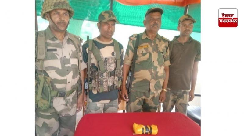 BSF ਦੀ ਵੱਡੀ ਕਾਰਵਾਈ, ਅੰਮ੍ਰਿਤਸਰ ਸਰਹੱਦ 'ਤੇ ਹੈਰੋਇਨ ਹੋਈ ਬਰਾਮਦ BSF ਦੀ ਵੱਡੀ ਕਾਰਵਾਈ, ਅੰਮ੍ਰਿਤਸਰ ਸਰਹੱਦ 'ਤੇ ਹੈਰੋਇਨ ਹੋਈ ਬਰਾਮਦ