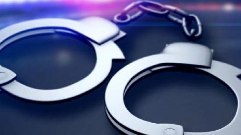 Handcuff Handcuff