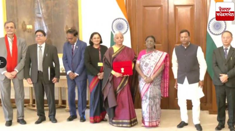 Finance Minister Sitharaman meets President before presenting Budget