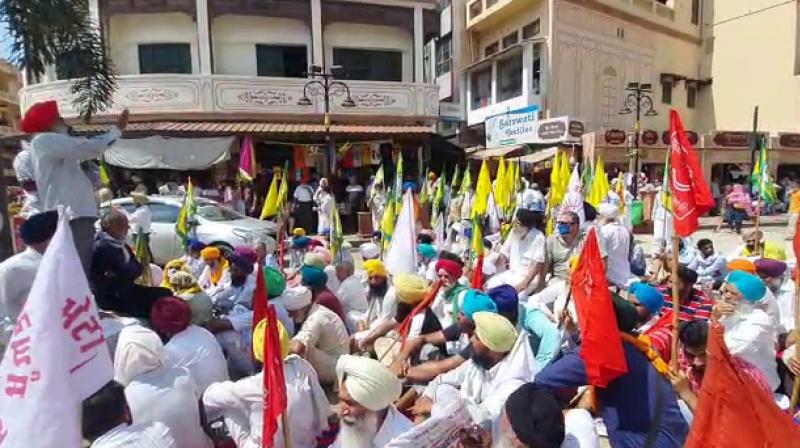 Opposition to renovation of Jallianwala Bagh continues, families of martyrs take to the streets Opposition to renovation of Jallianwala Bagh continues, families of martyrs take to the streets