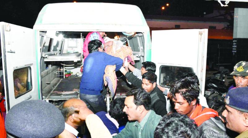 Shifting injured peoples into the ambulance Shifting injured peoples into the ambulance