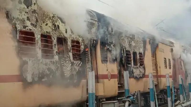 Agneepath protest: Operation of 200 trains affected so far, 35 trains canceled Agneepath protest: Operation of 200 trains affected so far, 35 trains canceled