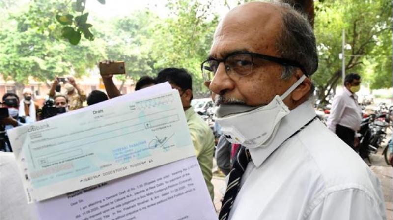Prashant Bhushan pays Rs 1 fine Prashant Bhushan pays Rs 1 fine