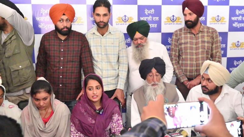 ਵਿਦੇਸ਼ਾਂ ਤੋਂ ਵਾਪਸ ਪਰਤੀਆਂ ਲੜਕੀਆਂ ਜਾਣਕਾਰੀ ਦਿੰਦੀਆਂ ਹੋਈਆਂ ਵਿਦੇਸ਼ਾਂ ਤੋਂ ਵਾਪਸ ਪਰਤੀਆਂ ਲੜਕੀਆਂ ਜਾਣਕਾਰੀ ਦਿੰਦੀਆਂ ਹੋਈਆਂ