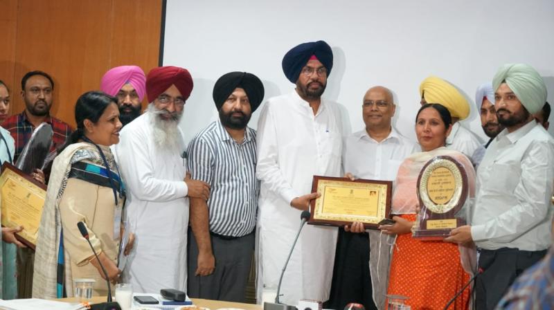 Kuldeep Dhaliwal honours 13 National Awards winning Panchayati Raj Institutions of the state Kuldeep Dhaliwal honours 13 National Awards winning Panchayati Raj Institutions of the state
