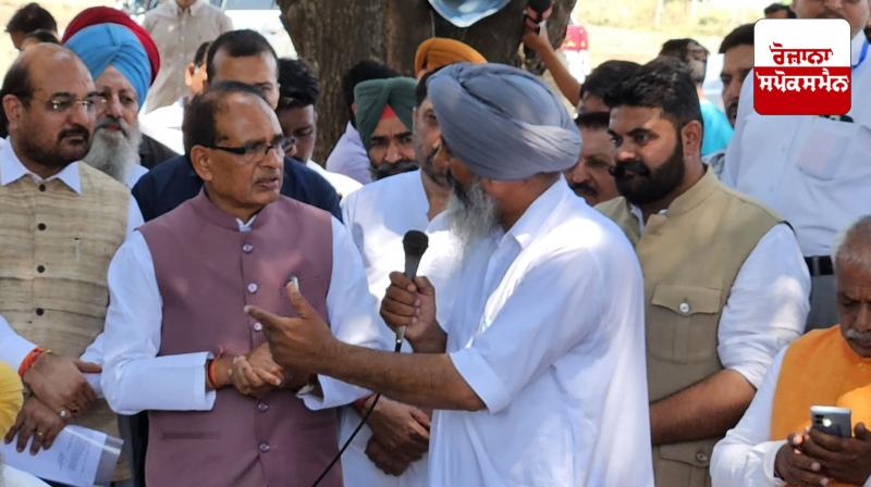 Minister Shivraj Chouhan came to meet the farmers of Punjab at the ground level for the first time after the agitation. Minister Shivraj Chouhan came to meet the farmers of Punjab at the ground level for the first time after the agitation.