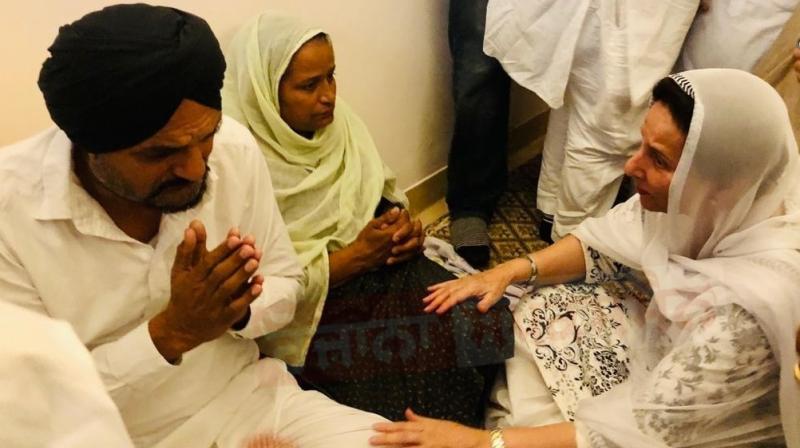 MP Preneet Kaur with late Sidhu Musewala's family MP Preneet Kaur with late Sidhu Musewala's family