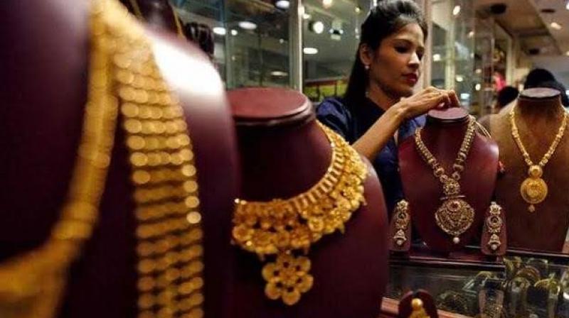 Gold silver price today gold price down rs 130 to 38550 per 10 gram in delhi