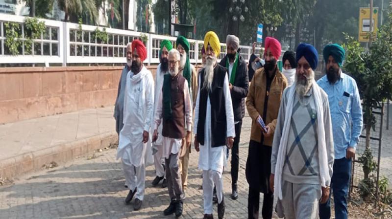 Farmer leaders arrive in Delhi for meeting with Union government Farmer leaders arrive in Delhi for meeting with Union government