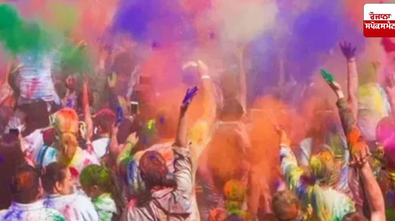 Madhya Pradesh: Students angry over not being allowed to celebrate Holi in college Madhya Pradesh: Students angry over not being allowed to celebrate Holi in college