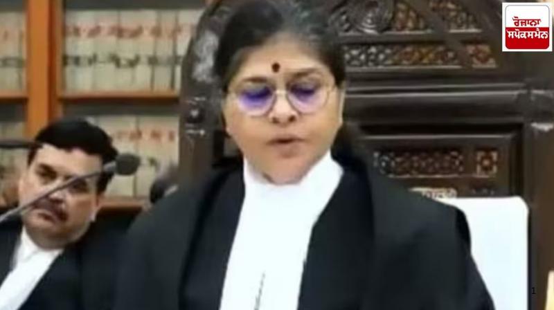 Two mobile phones of Gujarat High Court Chief Justice stolen Two mobile phones of Gujarat High Court Chief Justice stolen