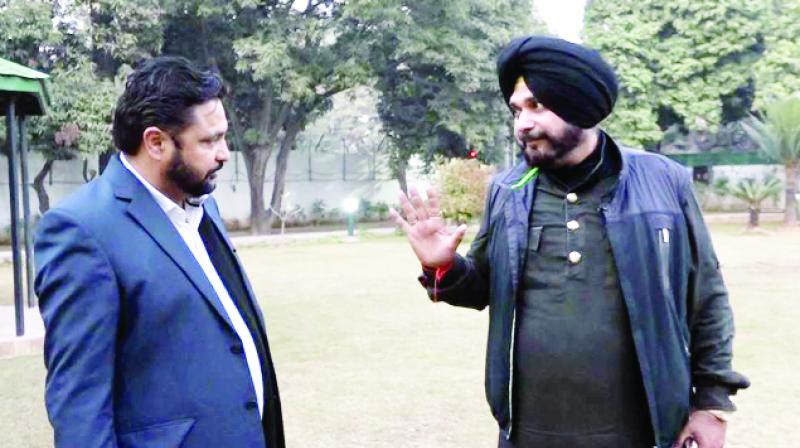 Navjot Singh Sidhu During interview with Rozana Spokesman Journalist 