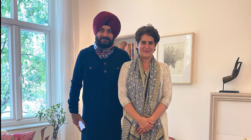 Navjot Sidhu met Priyanka Gandhi