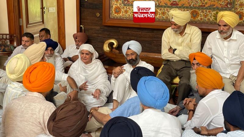 Sukhdev Singh Dhindsa: Personalities who reached the house of Akali leader Sukhdev Singh Dhindsa expressed their grief. Sukhdev Singh Dhindsa: Personalities who reached the house of Akali leader Sukhdev Singh Dhindsa expressed their grief.