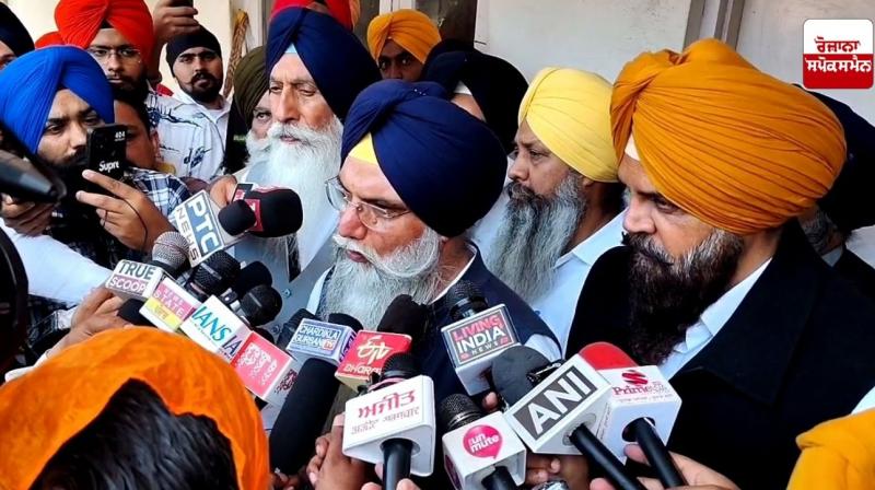 ਪੱਤਰਕਾਰਾਂ ਨਾਲ ਗੱਲਬਾਤ ਕਰਦੇ ਹੋਏ ਗੁਰਪ੍ਰਤਾਪ ਵਡਾਲਾ ਪੱਤਰਕਾਰਾਂ ਨਾਲ ਗੱਲਬਾਤ ਕਰਦੇ ਹੋਏ ਗੁਰਪ੍ਰਤਾਪ ਵਡਾਲਾ