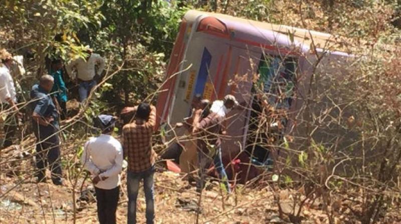 6 dead, 45 injured in road accident 6 dead, 45 injured in road accident
