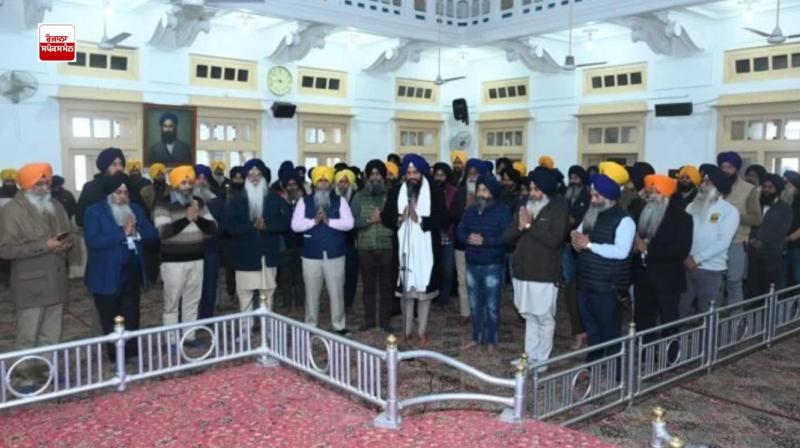 ਸ਼੍ਰੋਮਣੀ ਕਮੇਟੀ ਨੇ ਸਾਬਕਾ ਪ੍ਰਧਾਨ ਮੰਤਰੀ ਡਾ. ਮਨਮੋਹਨ ਸਿੰਘ ਨੂੰ ਸ਼ੋਕ ਸਭਾ ਕਰ ਕੇ ਸ਼ਰਧਾਜਲੀ ਦਿੰਦੇ ਹੋਏ ਸ਼੍ਰੋਮਣੀ ਕਮੇਟੀ ਨੇ ਸਾਬਕਾ ਪ੍ਰਧਾਨ ਮੰਤਰੀ ਡਾ. ਮਨਮੋਹਨ ਸਿੰਘ ਨੂੰ ਸ਼ੋਕ ਸਭਾ ਕਰ ਕੇ ਸ਼ਰਧਾਜਲੀ ਦਿੰਦੇ ਹੋਏ