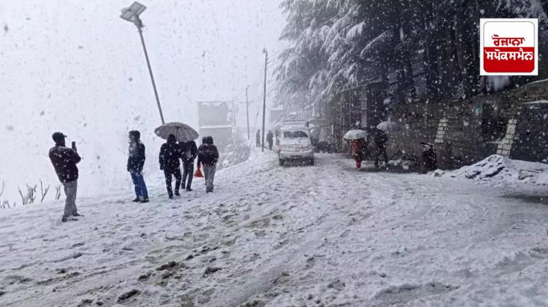 Snowfall in Himachal-Uttarakhand: 3 inches of snow on roads in Shimla, more than 1000 vehicles stuck in Atal Tunnel Snowfall in Himachal-Uttarakhand: 3 inches of snow on roads in Shimla, more than 1000 vehicles stuck in Atal Tunnel