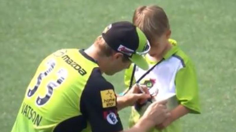 Shane Watson gives autograph to Son Shane Watson gives autograph to Son