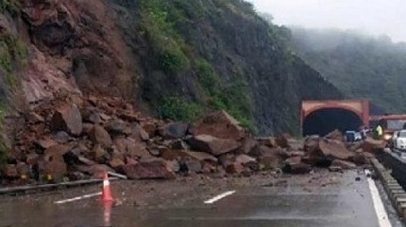 amarnath yatra stooped due to heavy rain