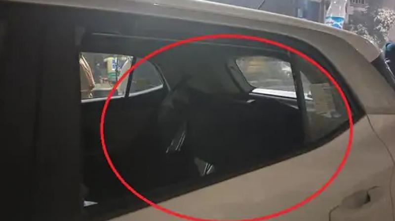 Thieves stole 68 lakh rupees by breaking the window of a car parked on the roadside in Ludhiana Thieves stole 68 lakh rupees by breaking the window of a car parked on the roadside in Ludhiana
