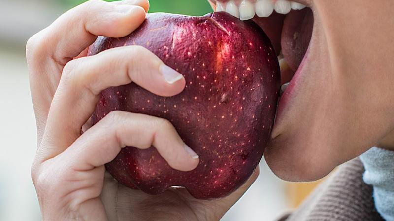 Eating apples with peels cures many diseases Eating apples with peels cures many diseases