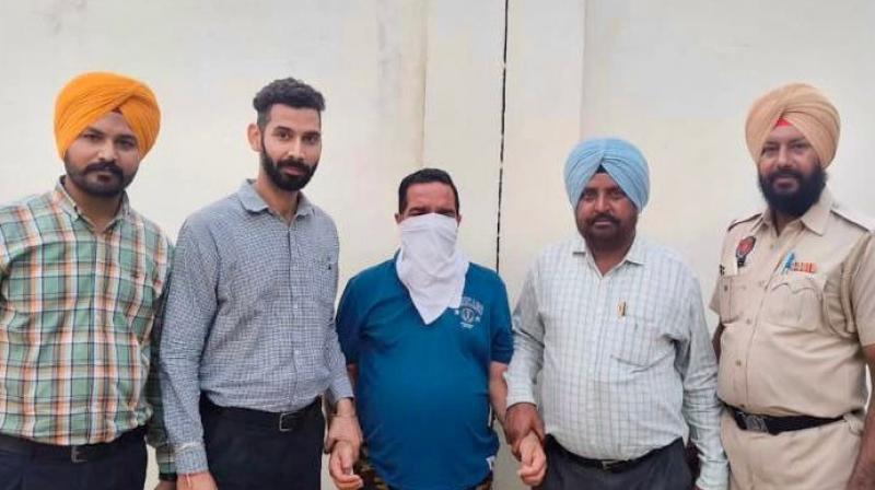 Press reporter arrested for taking bribe of one lakh rupees Press reporter arrested for taking bribe of one lakh rupees