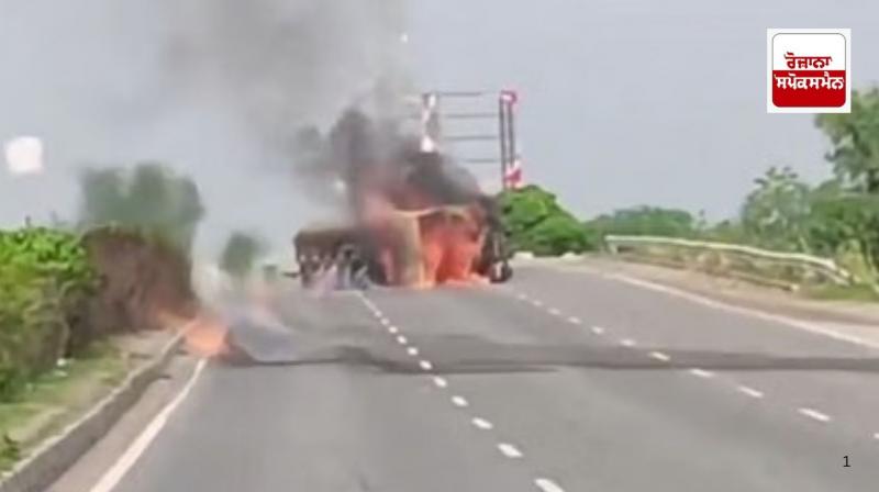 Chemical tanker catches fire on Jaipur-Ajmer highway, driver burnt alive Chemical tanker catches fire on Jaipur-Ajmer highway, driver burnt alive