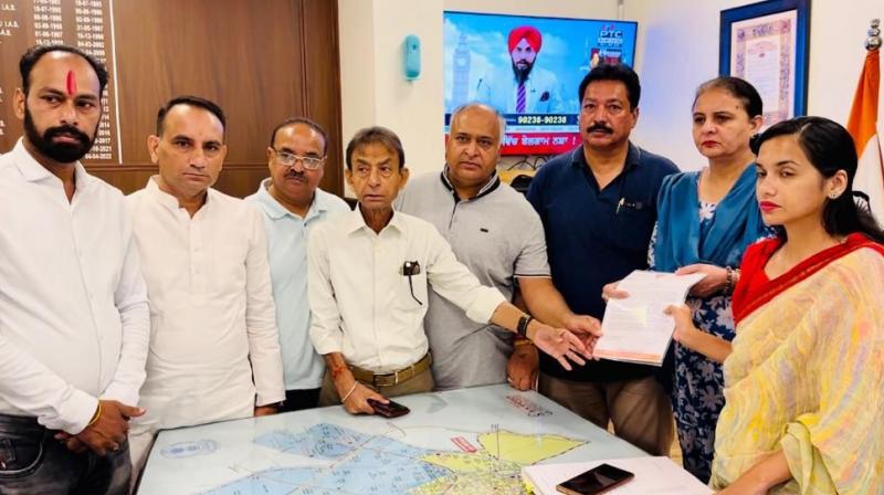 BJP Vice President Jai Inder Kaur submitted a demand letter to Patiala DC BJP Vice President Jai Inder Kaur submitted a demand letter to Patiala DC