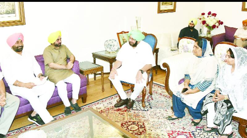 AAp members with Captain Amarinder Singh