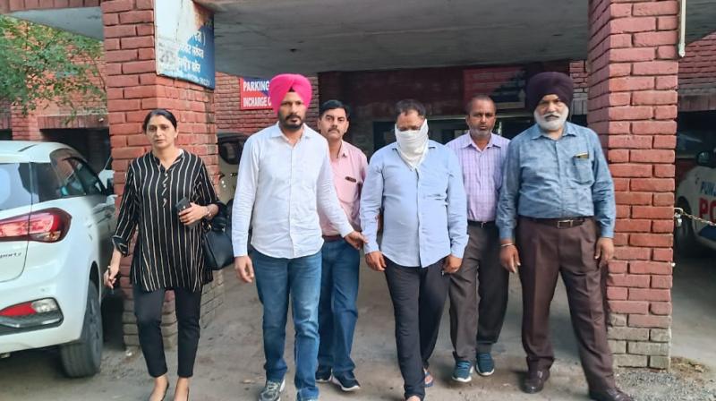 Vigilance nabs ASI for taking bribe Rs. 40,000 Vigilance nabs ASI for taking bribe Rs. 40,000
