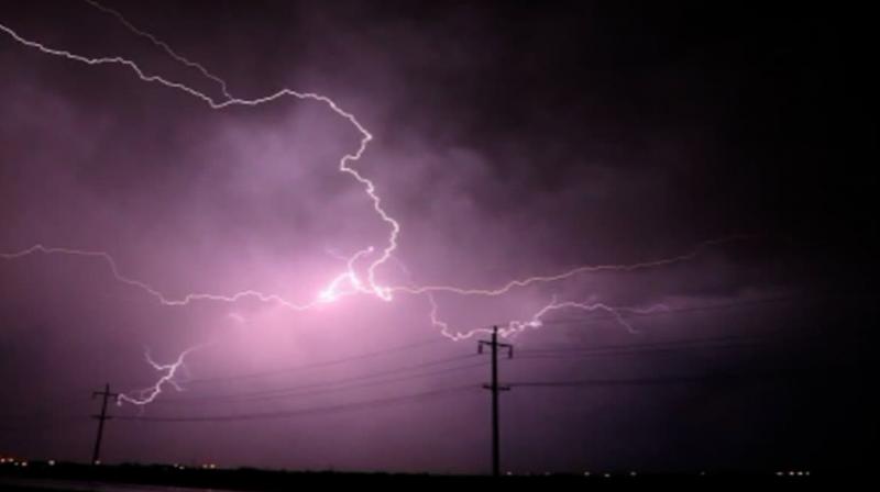 24 people died due to lightning in Gujarat and Madhya Pradesh 24 people died due to lightning in Gujarat and Madhya Pradesh