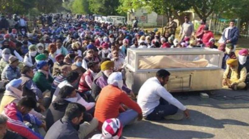 Protest by dera lovers