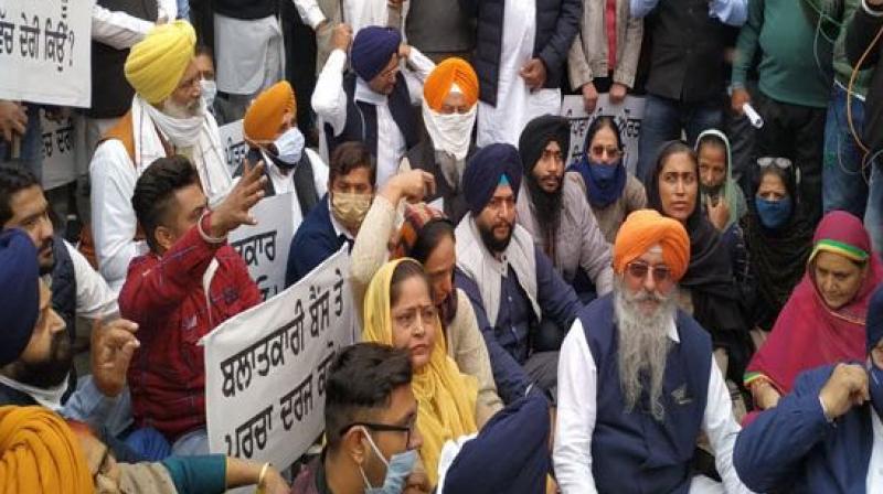 Akali Dal protests outside Police Commissioner's Office