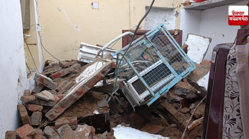 Roof of house collapses in Parasram Nagar, Bathinda, one woman dies, 2 injured Roof of house collapses in Parasram Nagar, Bathinda, one woman dies, 2 injured