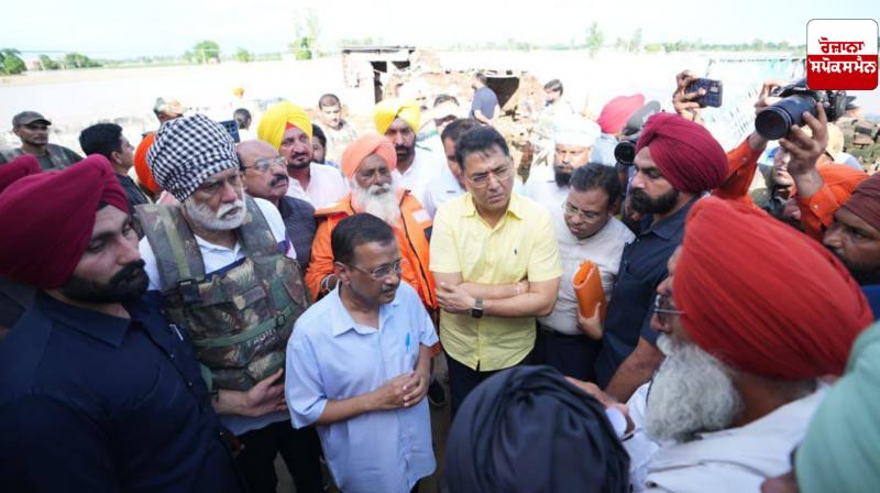 Flood News: Arvind Kejriwal visits villages near Sultanpur Lodhi Flood News: Arvind Kejriwal visits villages near Sultanpur Lodhi