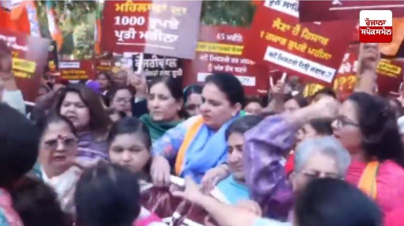 Punjab BJP Mahila Morcha holds protest in Chandigarh